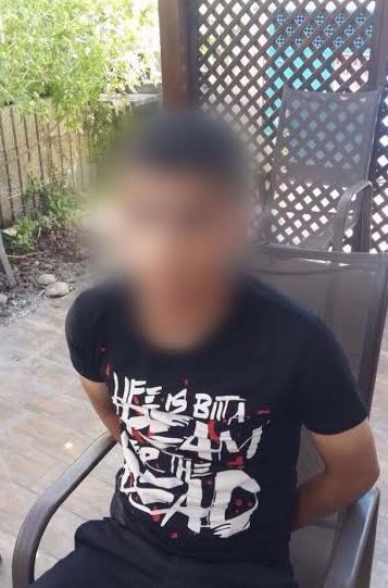 الاحتلال يعتقل فلسطينيين بادعاء حيازتهما سكينين