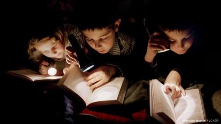 دراسة : القراءة الليلية يمكن ان تحفز الخلايا السرطانية
