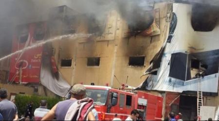مصر ... مصرع 19 شخصاً في حريق بمصنع للأثاث
