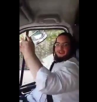 مستوطن يتراقص على أغاني النصر لـ غزة !