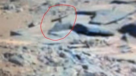  قبر وصليب على سطح المريخ !!!