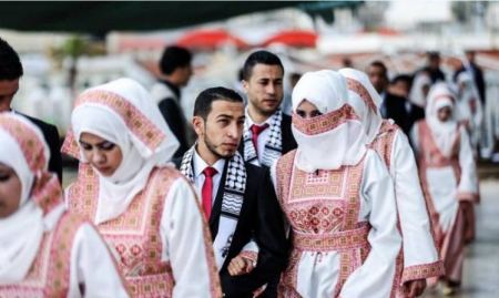 قرية عقربا جنوب نابلس تجهز لحفل زفاف جماعي 