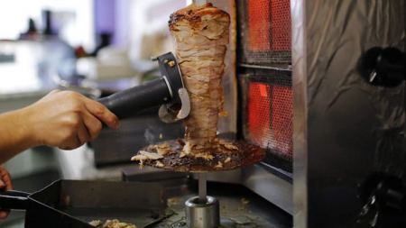 هل انتشار مطاعم الشاورما في فرنسا مؤشر على « اسلمتها » ؟