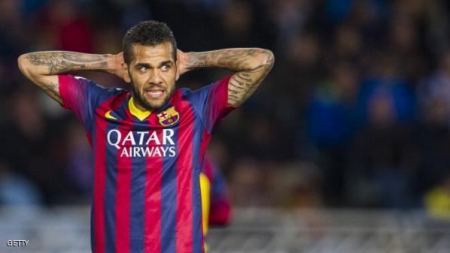 اعتقال ملقي الموزة على لاعب برشلونة داني الفيس