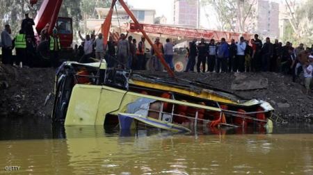 مصر ... مصرع 17 شخصاً في حادث سير جنوب القاهرة