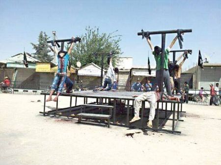 « تنظيم الدولة » يعدم 8 معارضين في حلب ويصلبهم 3 ايام 