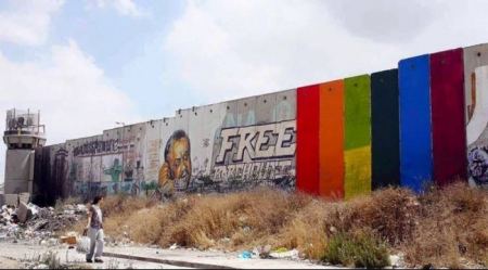 نقاش حاد حول الوان قوس قزح التي رسمها الفنّان الفلسطيني خالد جرّار على الجدار