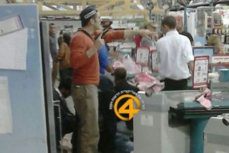طعن مستوطن في معالي ادوميم وانباء عن استشهاد المنفذ
