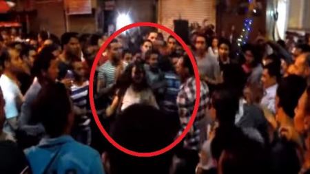 فيديو : شاب مصري يصفع شقيقته كانت ترقص بالشارع احتفالاً بفوز السيسي
