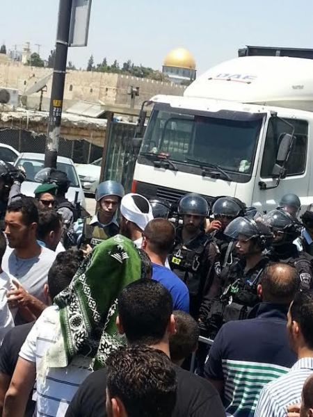 مستوطن يدهس مُصلٍّ مقدسي في راس العامود 