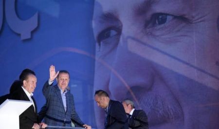 محلل تركي : أردوغان يعد مفاجأة للاجئين السوريين 