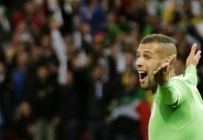 لاعب منتخب الجزائر اسلام سليماني : مكافآتنا سنتبرع بها الى الشعب الفلسطيني 
