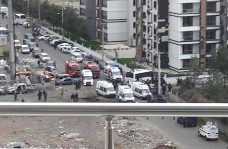 8 قتلى بتفجير سيارة بمدينة ديار بكر التركية