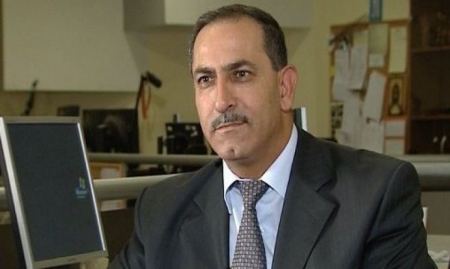 الرئيس عباس يقيل رئيس تلفزيون فلسطين لموقفه المناوئ لـ عكاشة
