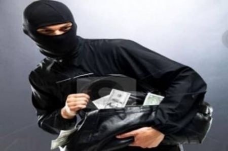 لصوص يسطون على منزل رئيس بلدية جنين ويسرقون مال ومصاغ ذهبي بـ 100 الف شيكل 