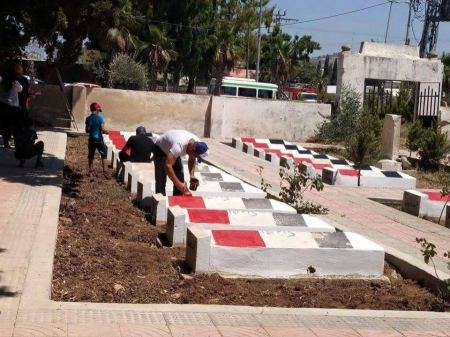 جنين ... مجموعة شبابية تقوم بترميم وتنظيف مقبرة شهداء الجيش العراقي 