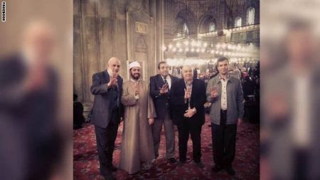 صورة لمبعدين الاخوان من قطر وهم في اسطنبول 