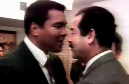 فيديو ... طلب لم يرفضه الرئيس صدام حسين لمحمد علي كلاي