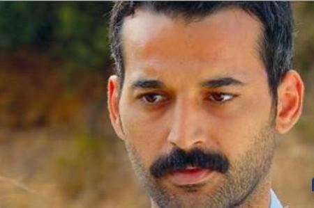 الممثل التركي أورهان شيمشك يقتل والده ويُسلِّم نفسه