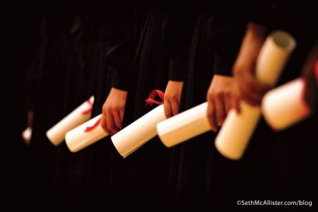 حفلات التخرج ... اعباء تثقل وقيم تنحدر