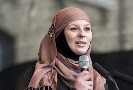 اخت زوجة « توني بلير » المسلمة تتهم توني بلير بالتقصير في مهامه إزاء فلسطين