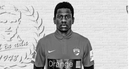 وفاة لاعب كاميروني في الملعب