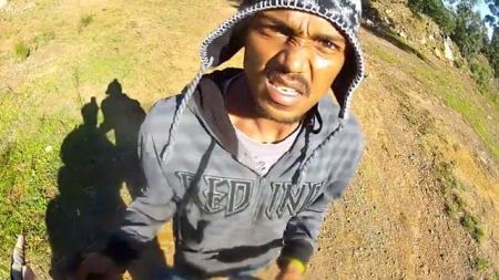 فيديو : عملية سطو على دراجة هوائية بالصوت والصورة