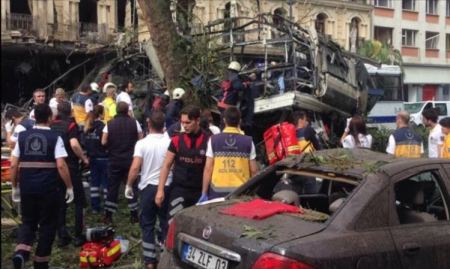 11 قتيلا في انفجار استهدف حافلة للشرطة بإسطنبول