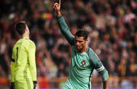 رونالدو يقود البرتغال بالفوز على أندورا ويسجل أربعة أهداف