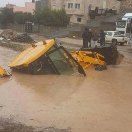 فياضانات واغلاق شوارع بسبب الامطار الغزيرة