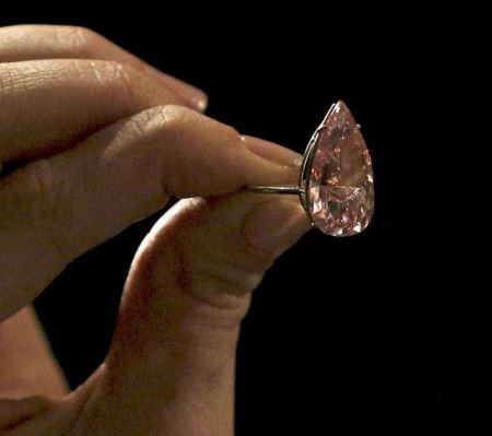 ماسة مميزة قد يصل سعرها 38 مليون دولار 
