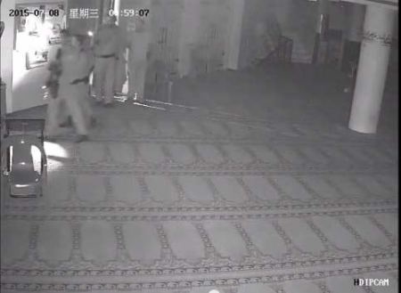 فيديو ... القوات الإسرائيلية تقتحم مسجد في زلفة 