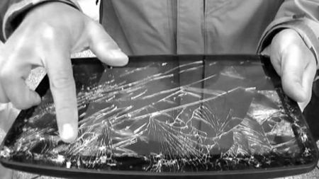 روسيا ... مواطن حاول اكل حاسوبه اللوحي فمات